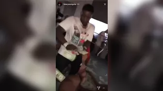 Toujours avec ses strip-teaseuse