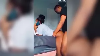 Je baise pendant qu'elle est au téléphone avec son sugar daddy