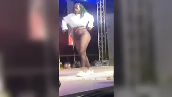 Concert femme nue