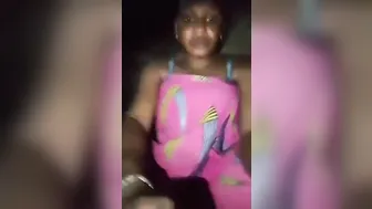 Cette fille malienne envoie un message d'amour à son mari