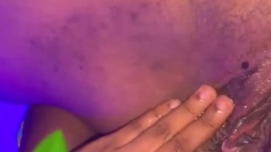 Femme mature se masture jusqu'a jouir