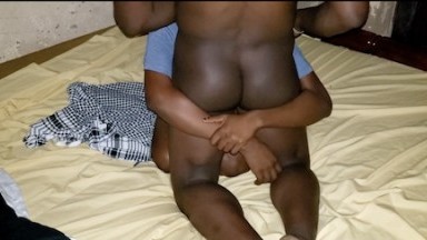 Bonne baise d'un couple qui fini par ejaculation